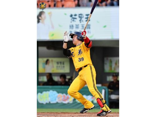 中信兄弟後援群合力守護勝利，詹子賢關鍵3分砲燃起球隊希望